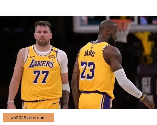 詹东里出战热火成疑湖人凌晨抵达迈阿密备战比赛