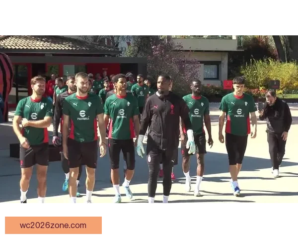 约4000名米兰球迷周六前往训练基地为球队加油助威超出预期人数